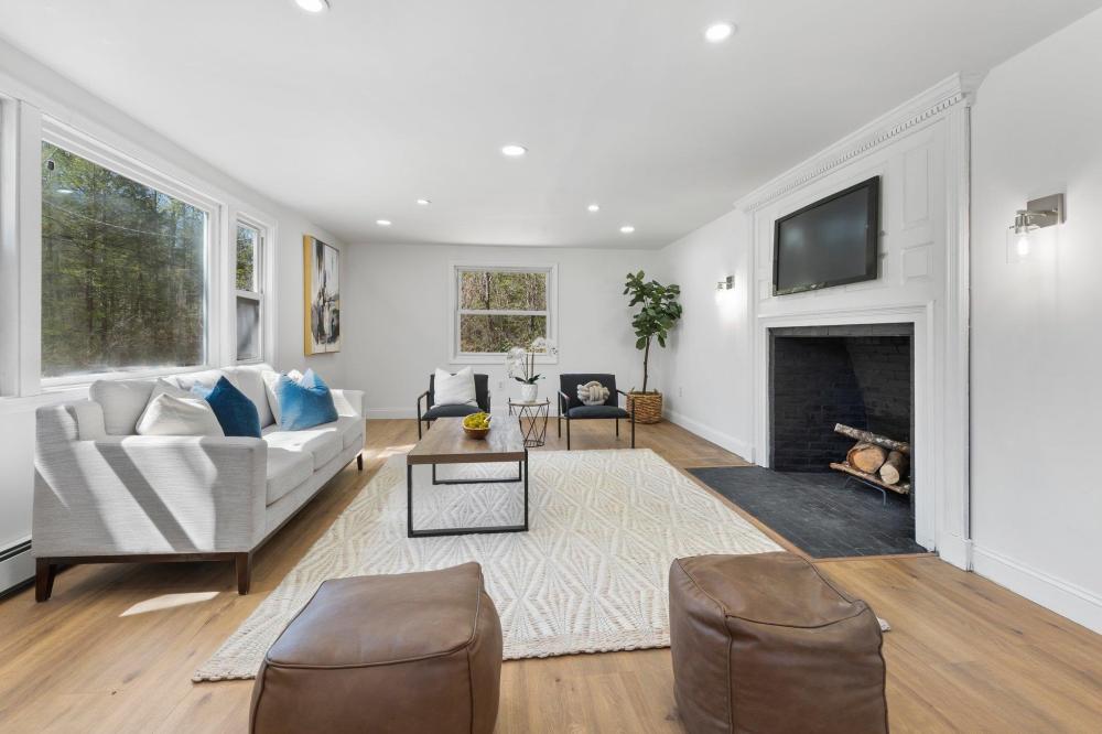 Currently Displayed Property Photo