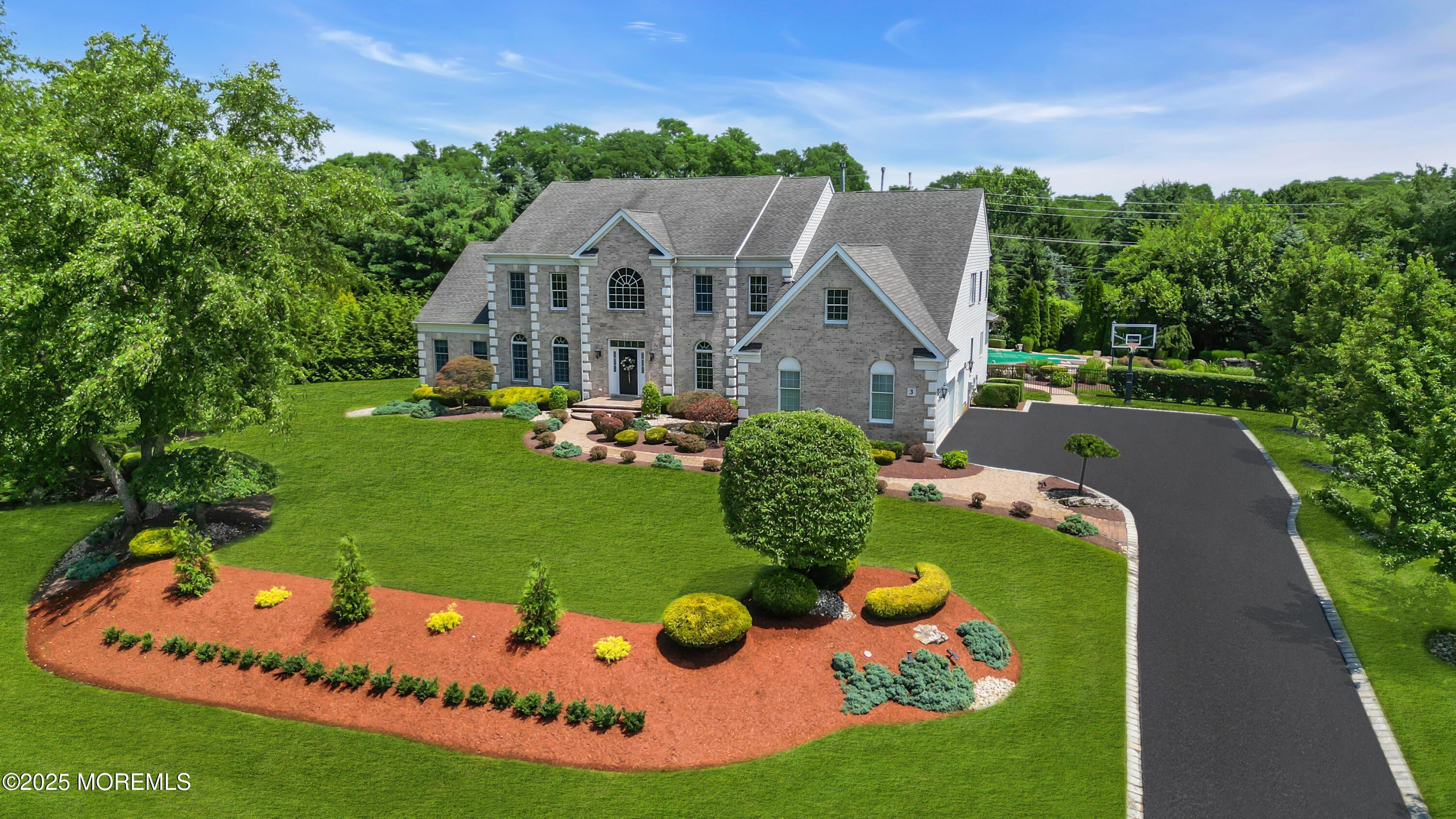 Currently Displayed Property Photo