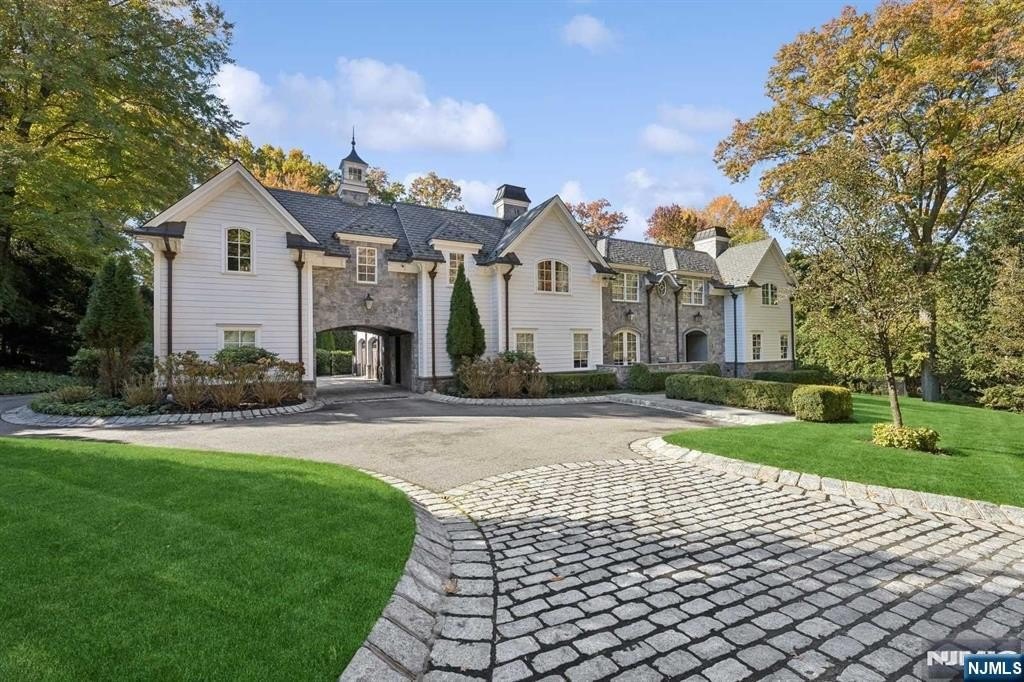 Currently Displayed Property Photo