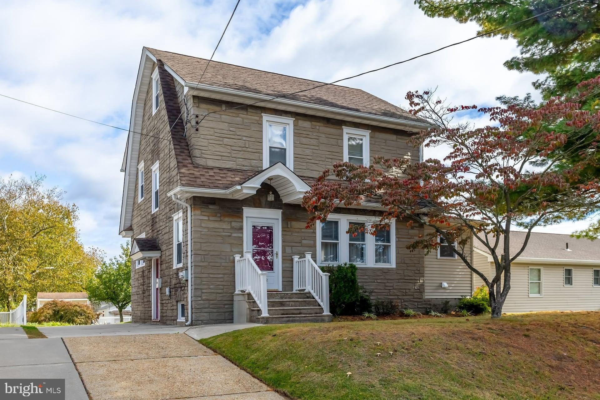 Currently Displayed Property Photo