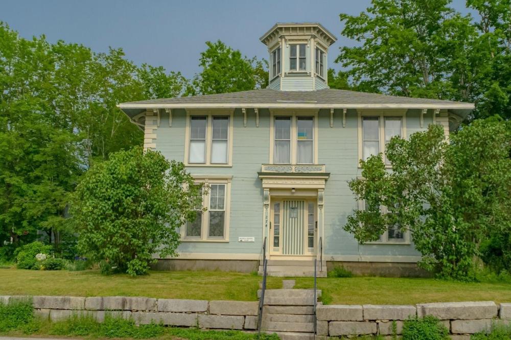 Currently Displayed Property Photo
