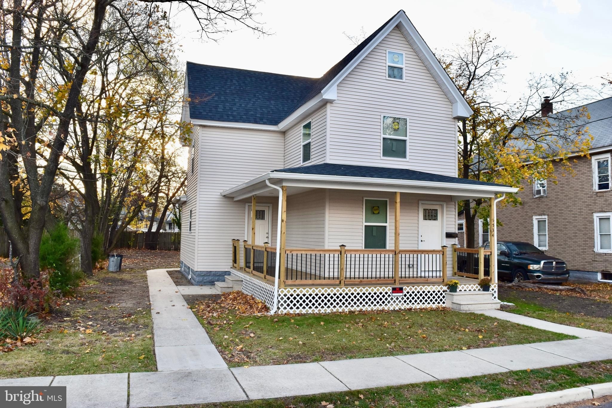 Currently Displayed Property Photo