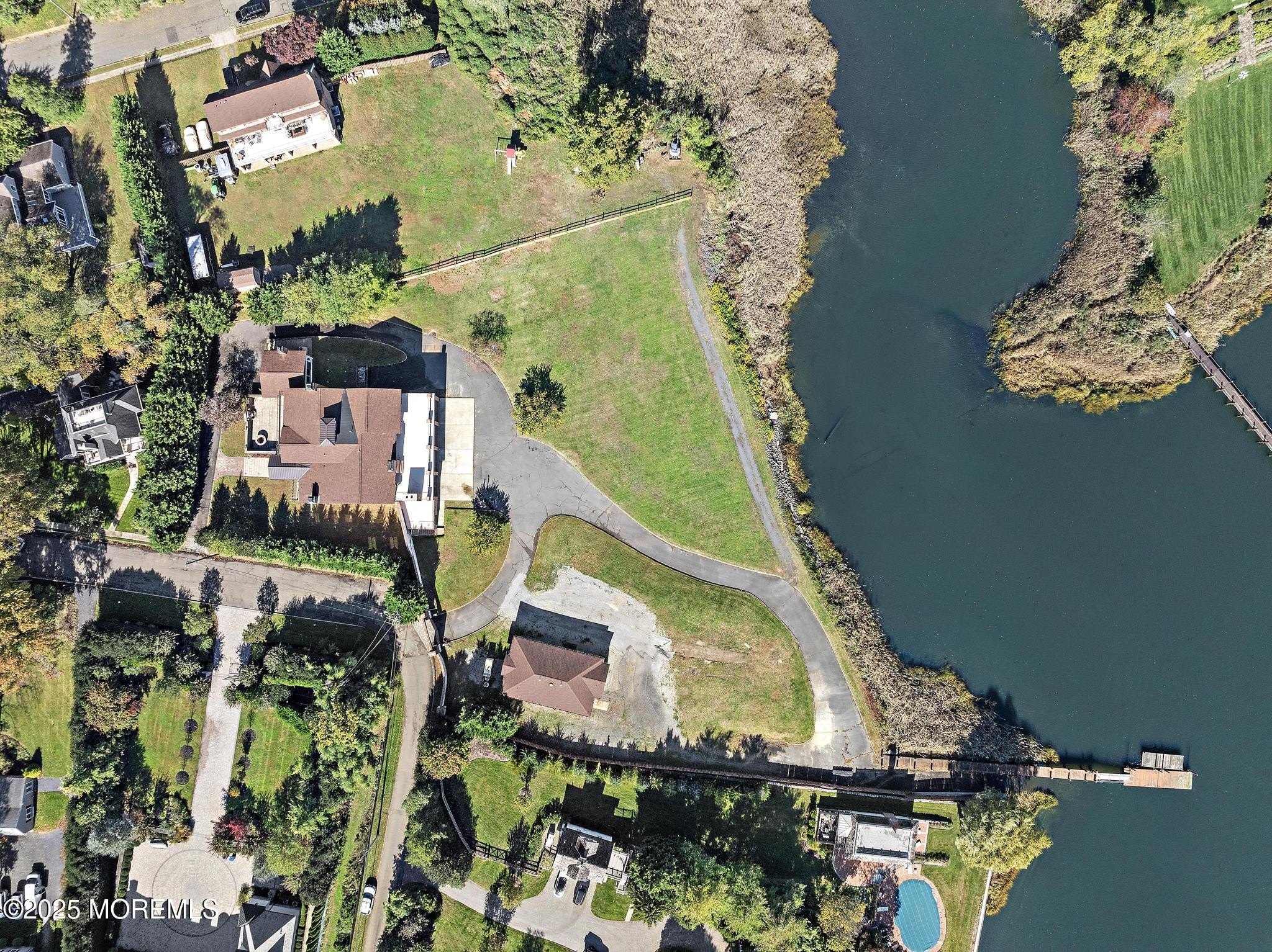 Currently Displayed Property Photo