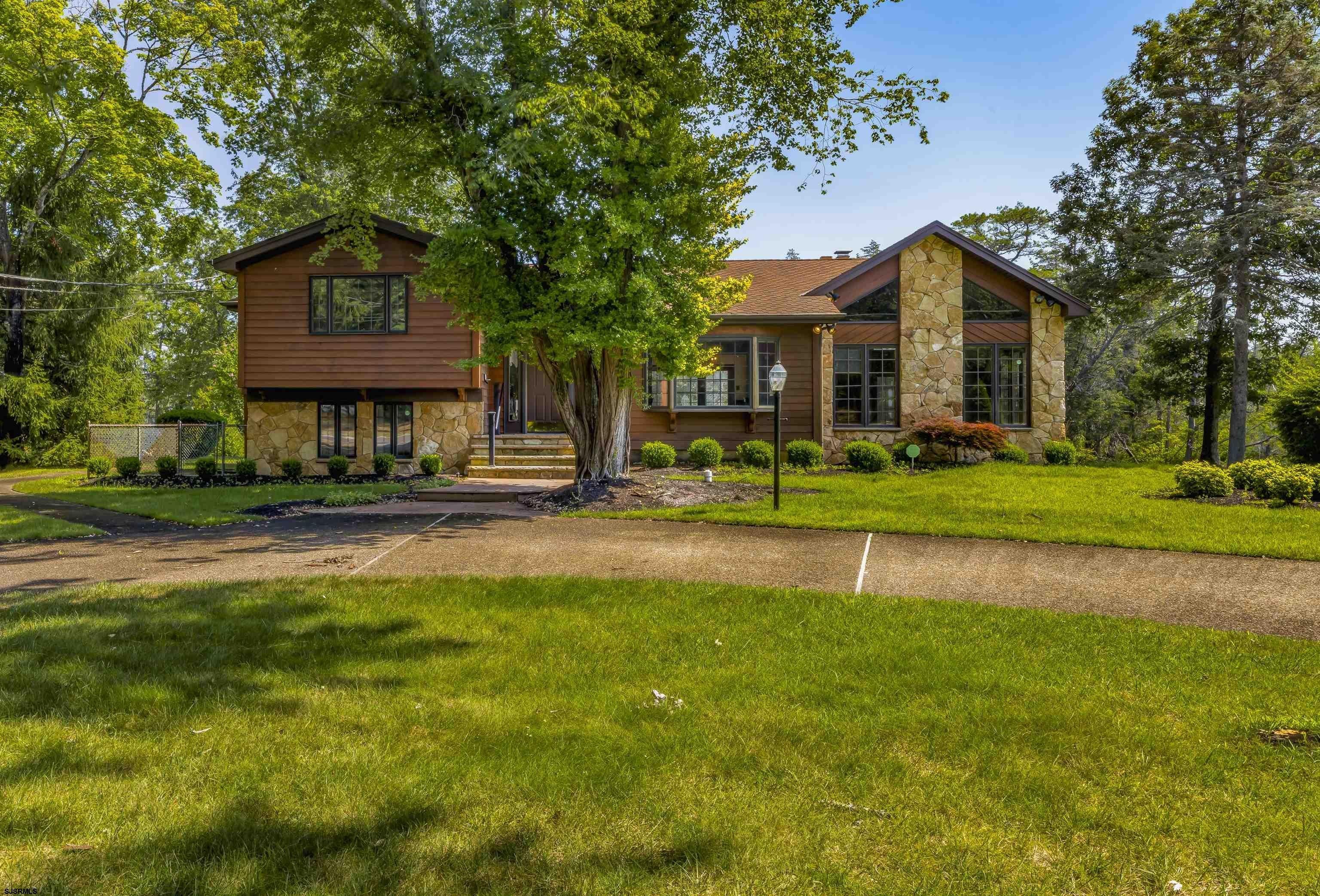 Currently Displayed Property Photo