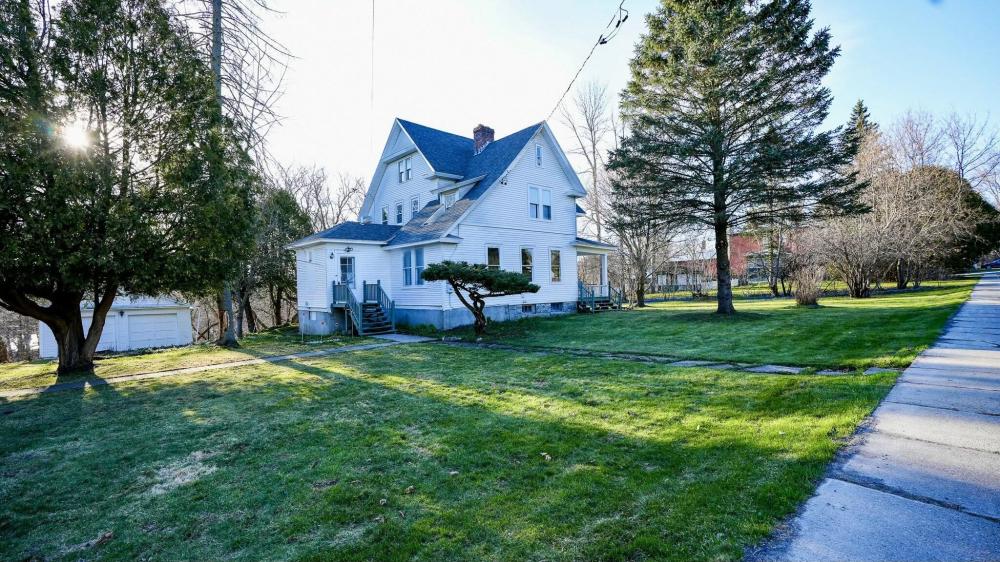 Currently Displayed Property Photo