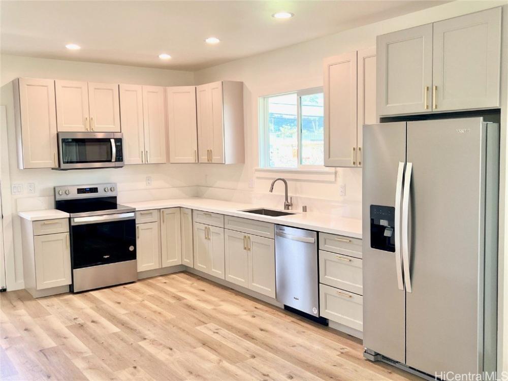 Currently Displayed Property Photo