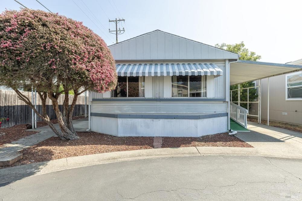Currently Displayed Property Photo