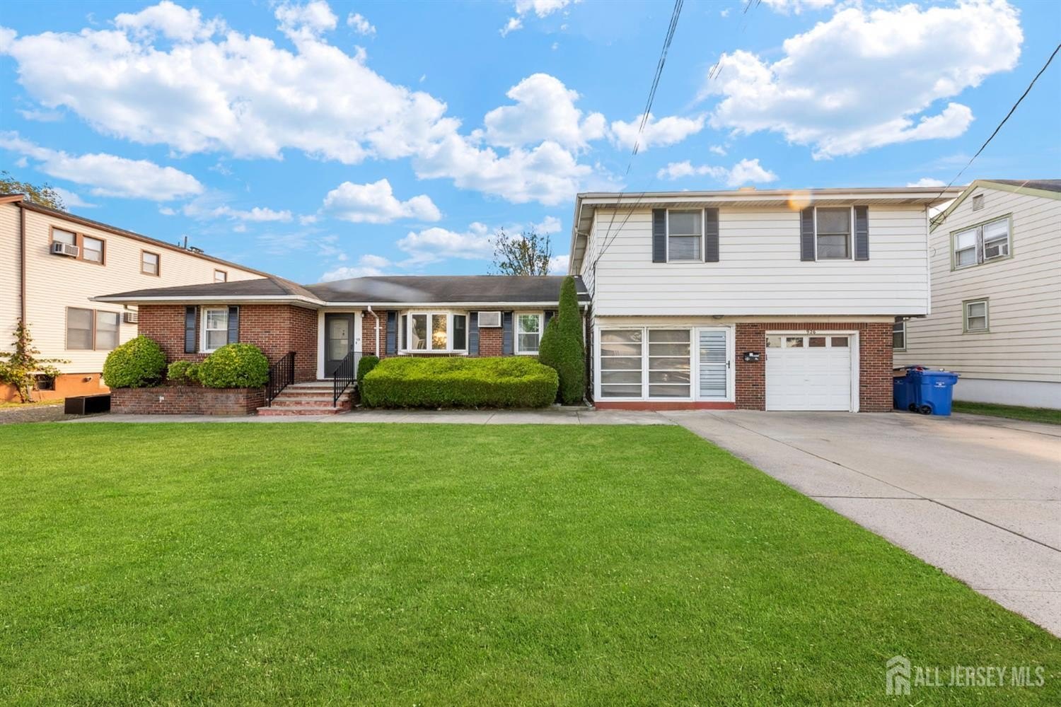 Currently Displayed Property Photo