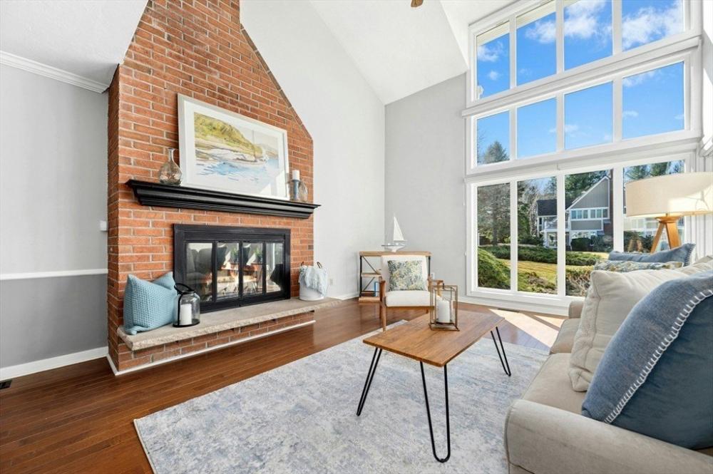 Currently Displayed Property Photo