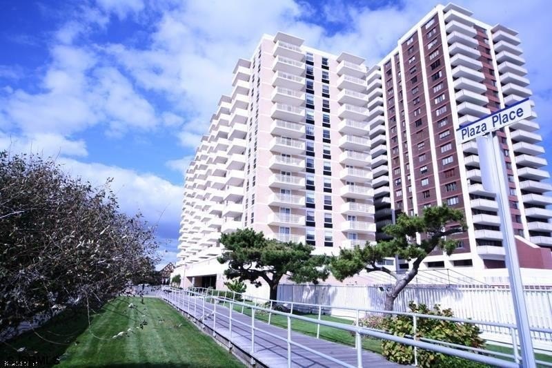 Currently Displayed Property Photo