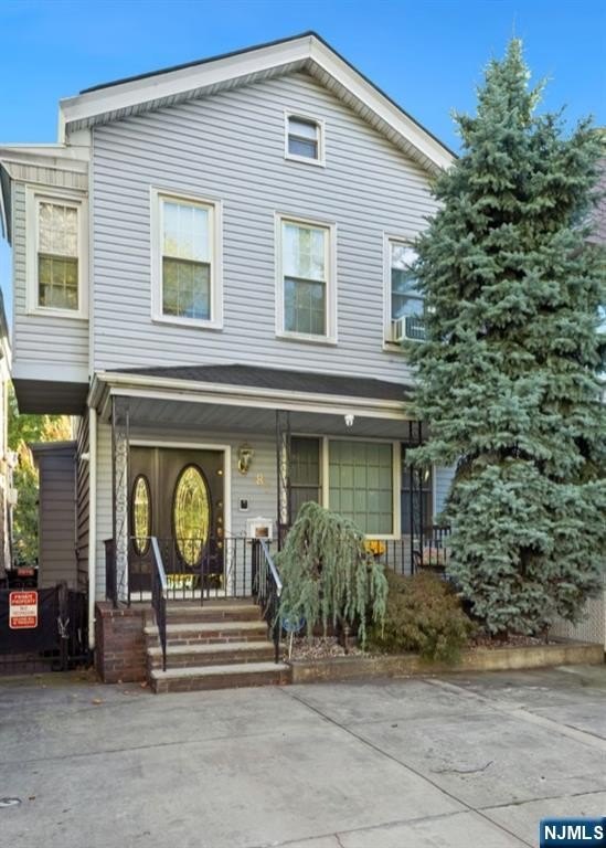 Currently Displayed Property Photo