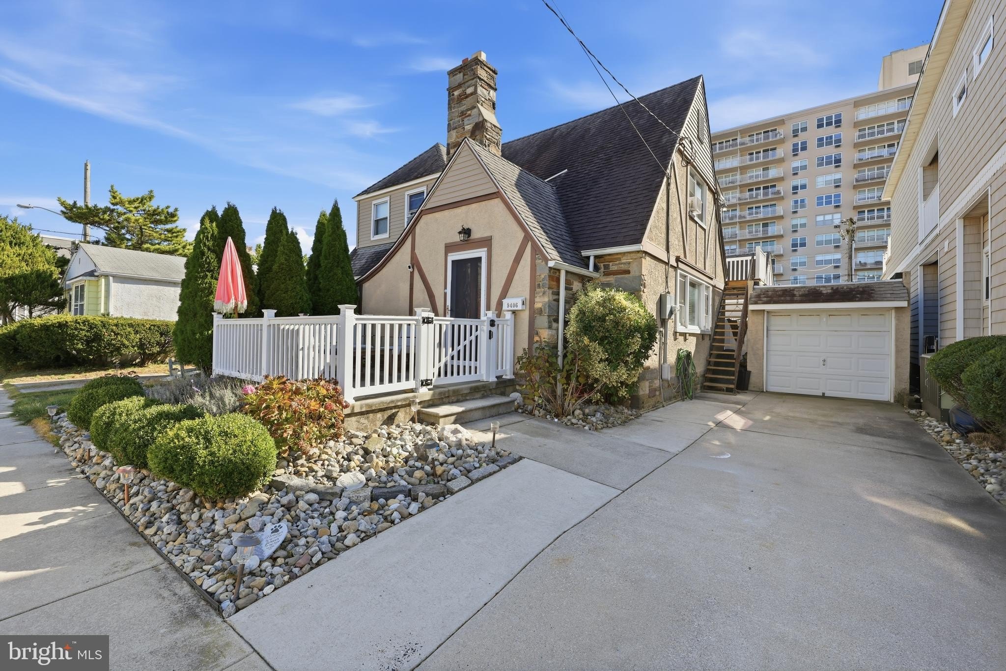 Currently Displayed Property Photo