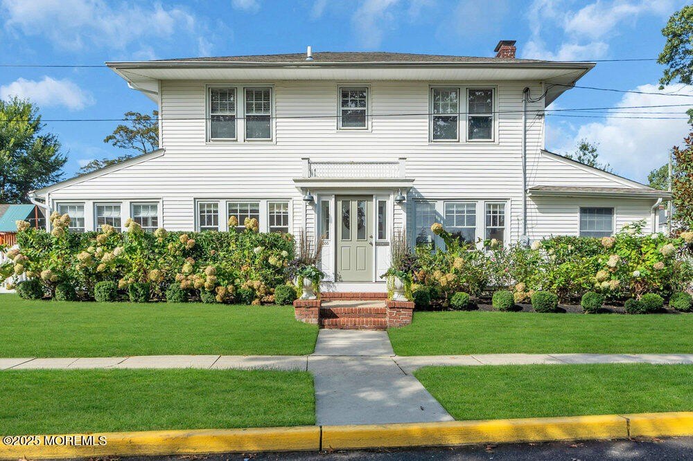 Currently Displayed Property Photo