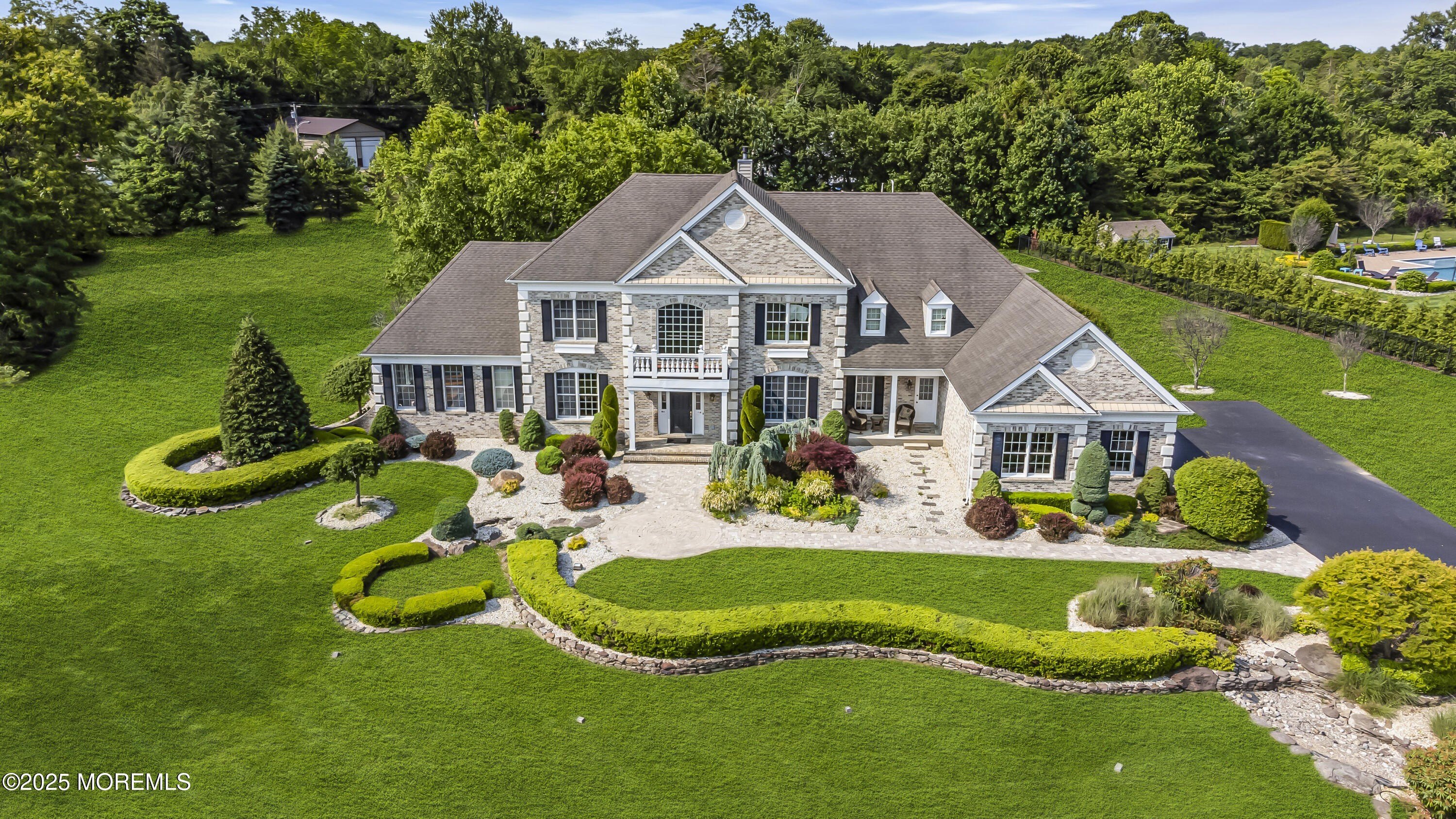 Currently Displayed Property Photo