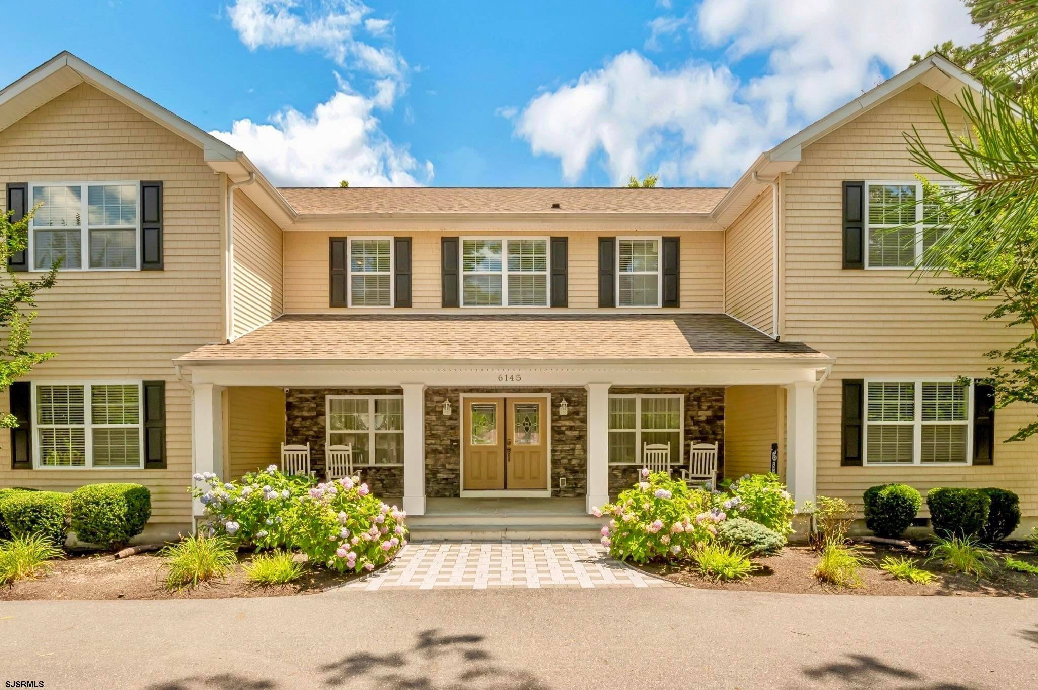 Currently Displayed Property Photo