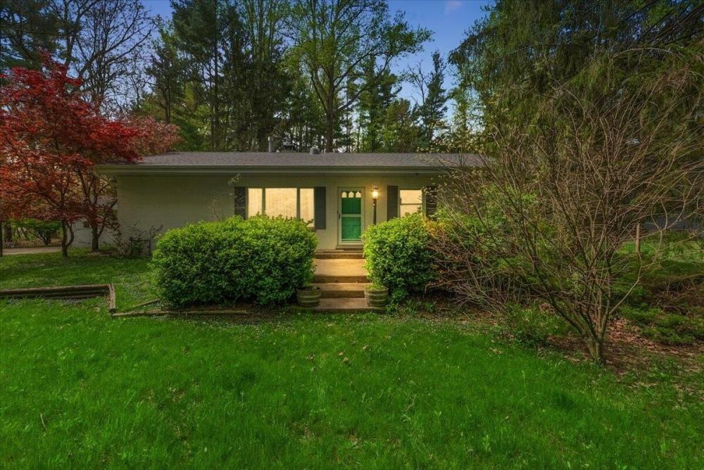 Currently Displayed Property Photo