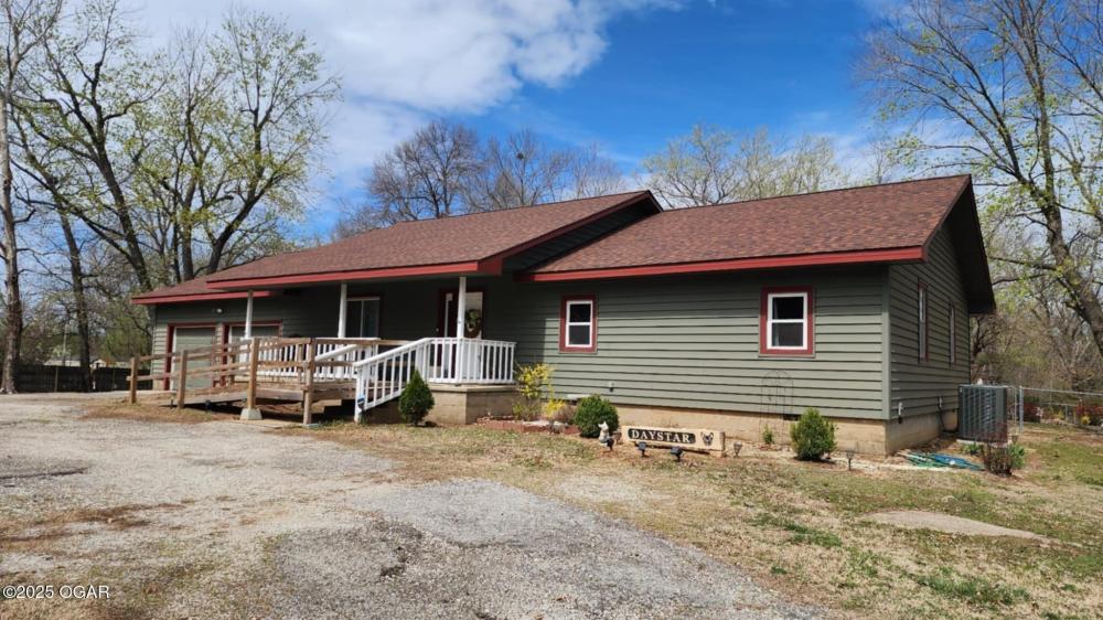 Currently Displayed Property Photo