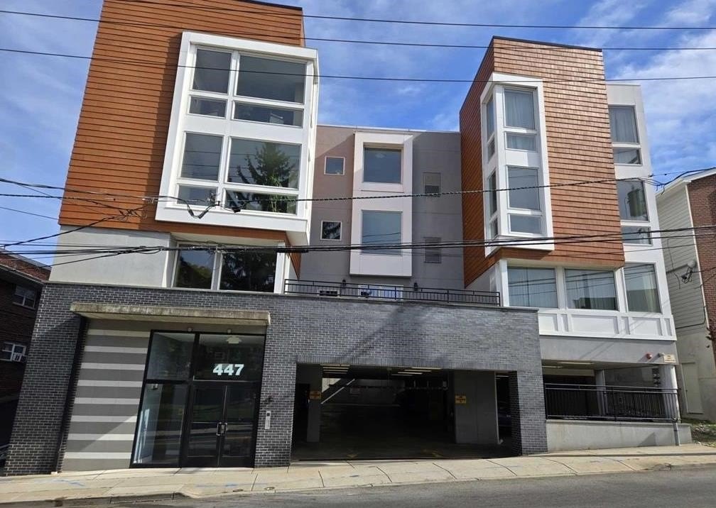 Currently Displayed Property Photo