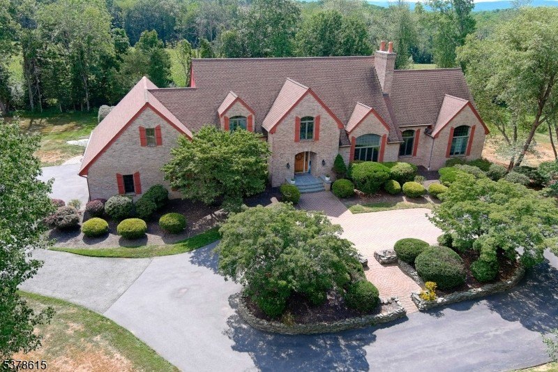 Currently Displayed Property Photo