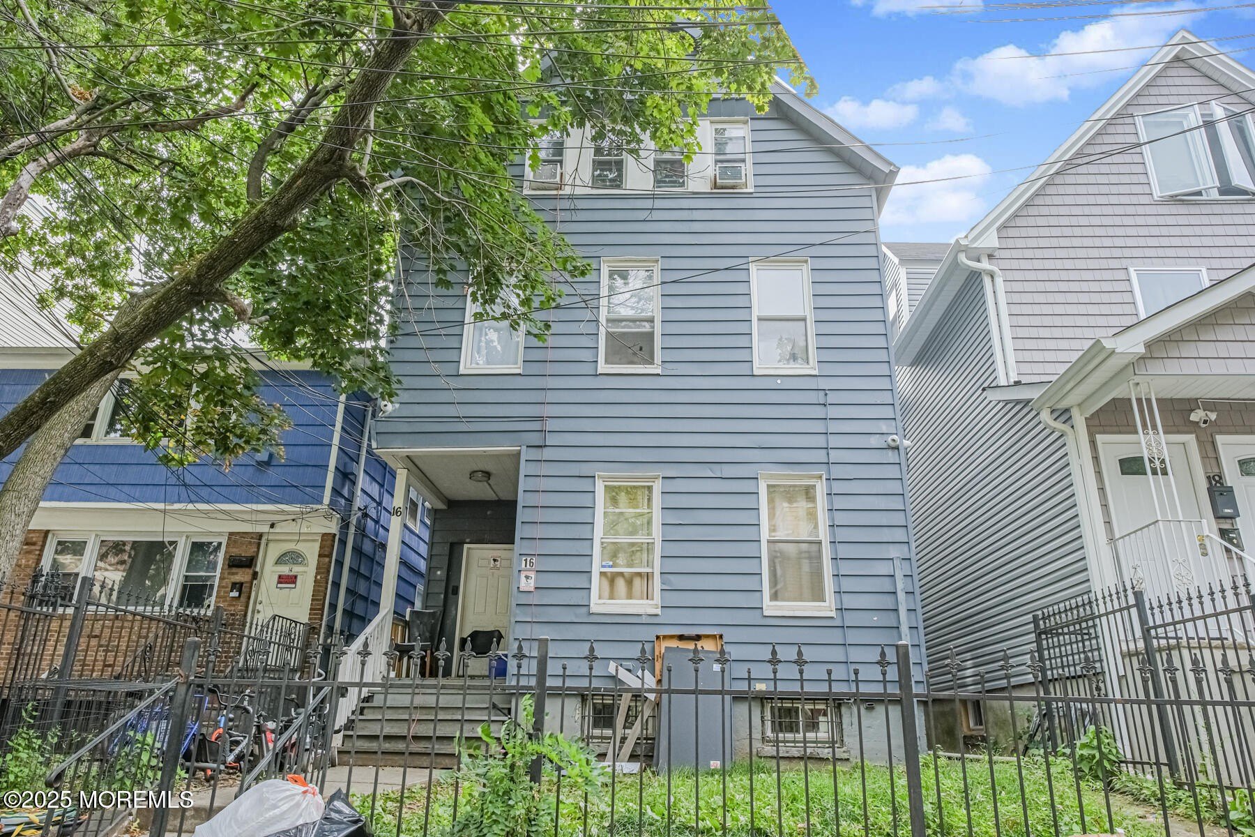 Currently Displayed Property Photo