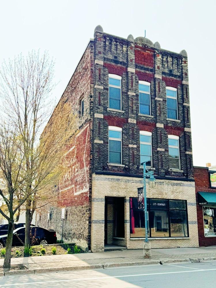 Currently Displayed Property Photo