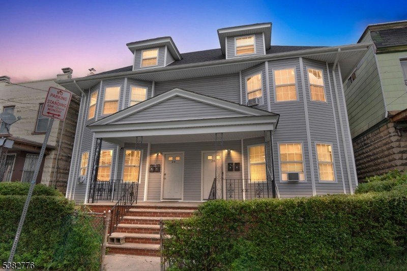 Currently Displayed Property Photo