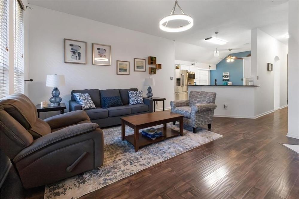 Currently Displayed Property Photo