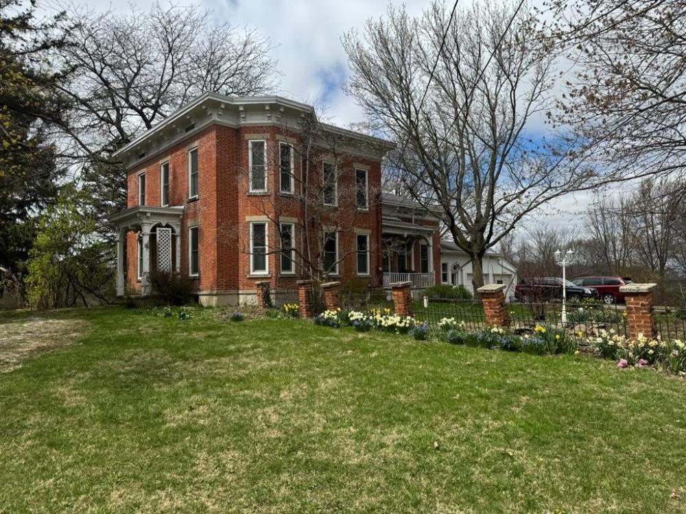 Currently Displayed Property Photo