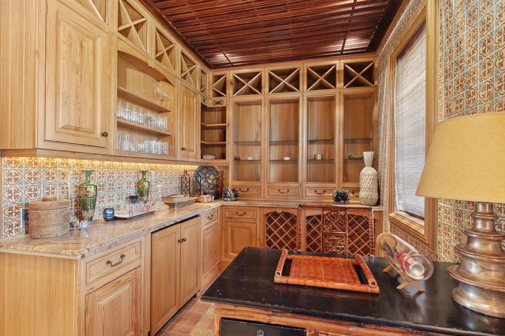 Currently Displayed Property Photo