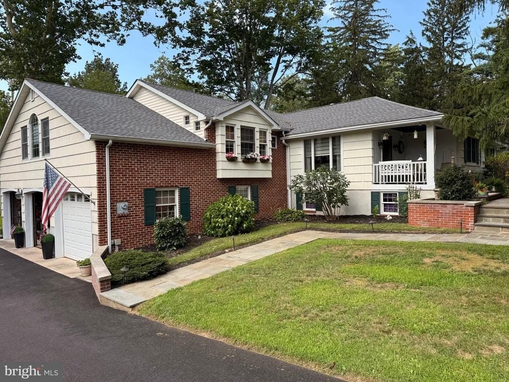 Currently Displayed Property Photo