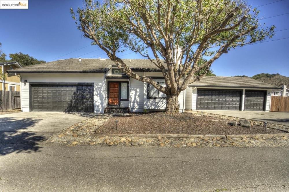 Currently Displayed Property Photo