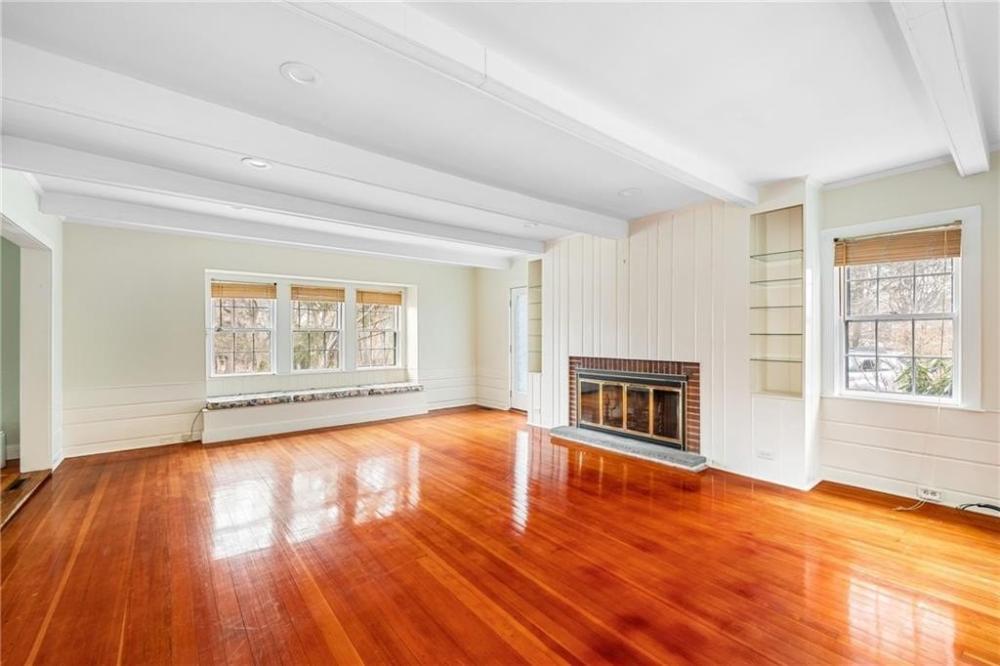Currently Displayed Property Photo