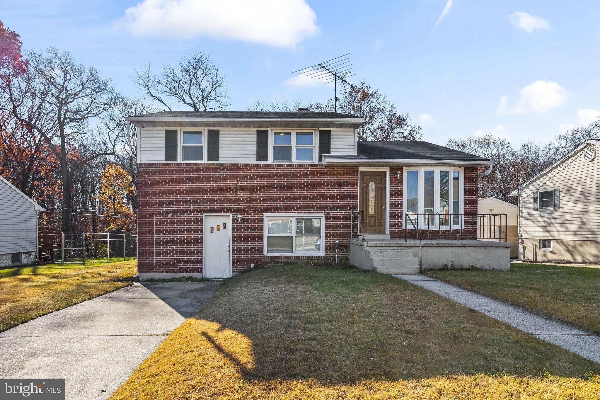 Currently Displayed Property Photo