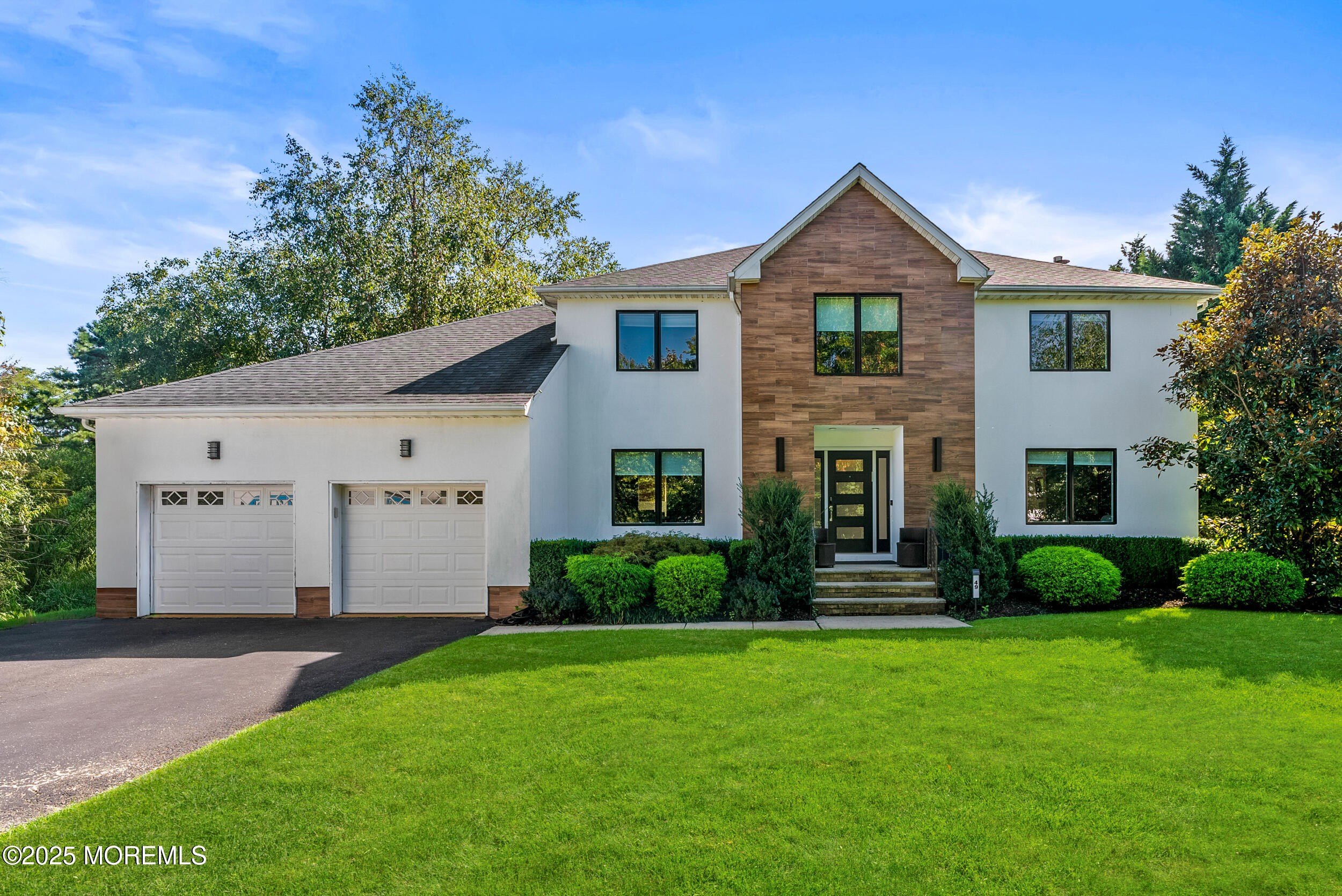 Currently Displayed Property Photo