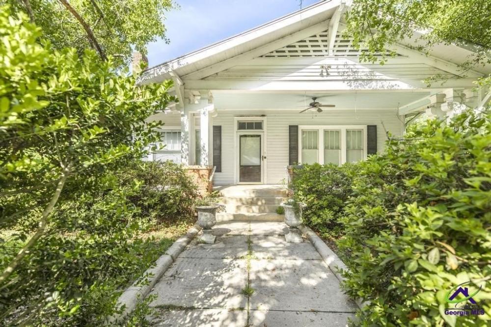 Currently Displayed Property Photo