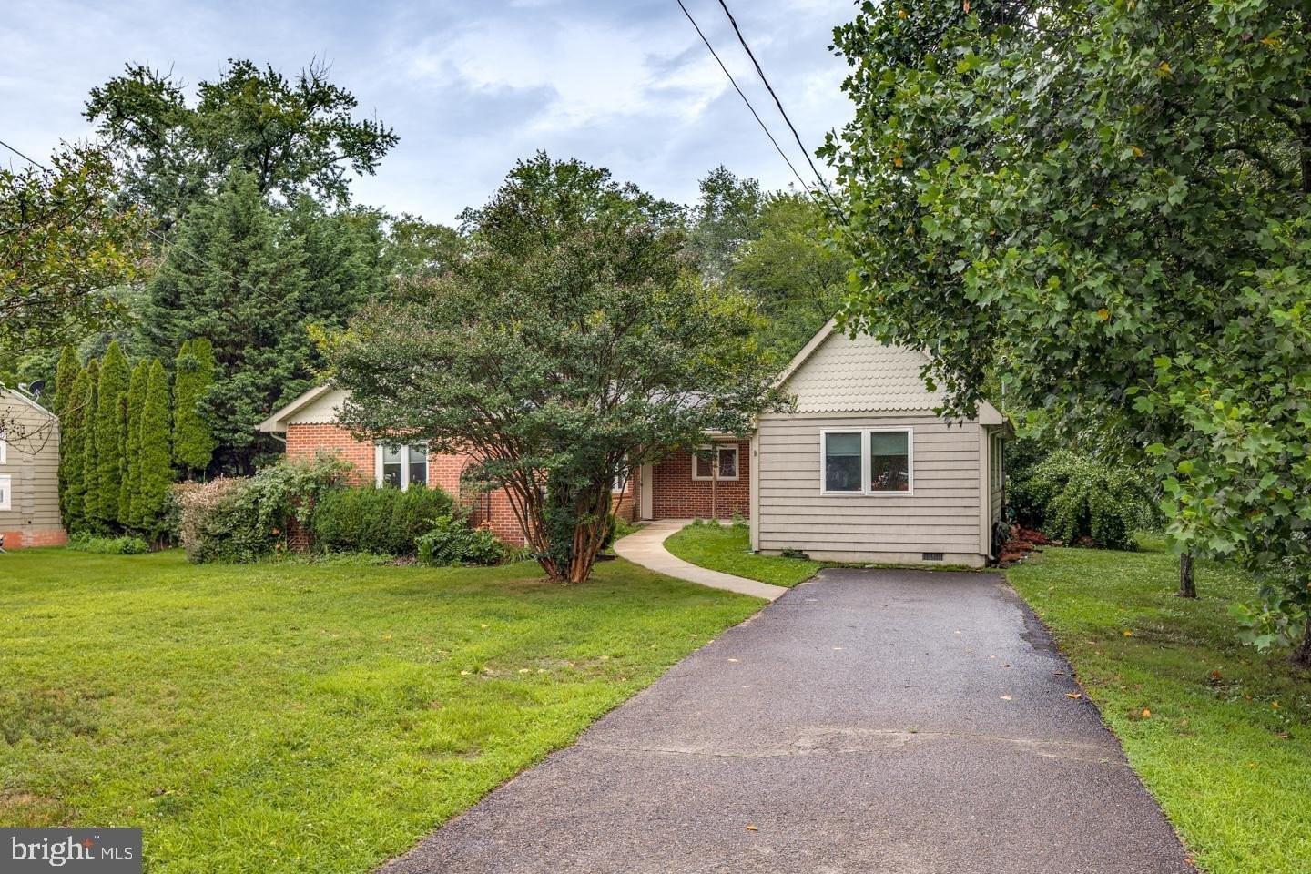 Currently Displayed Property Photo