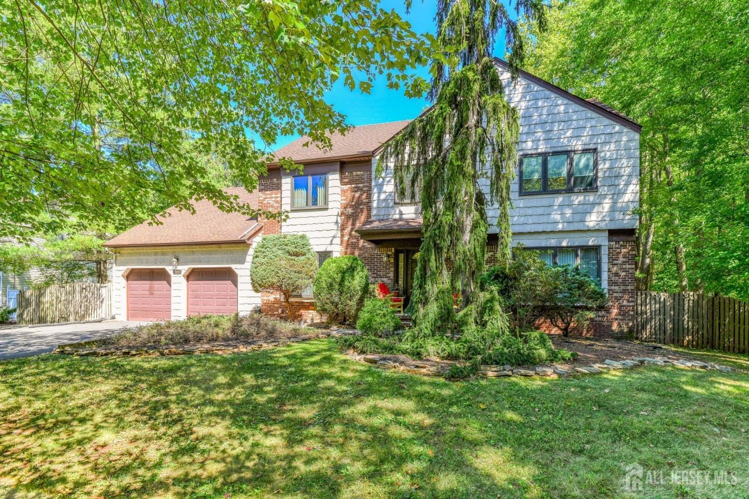 Currently Displayed Property Photo