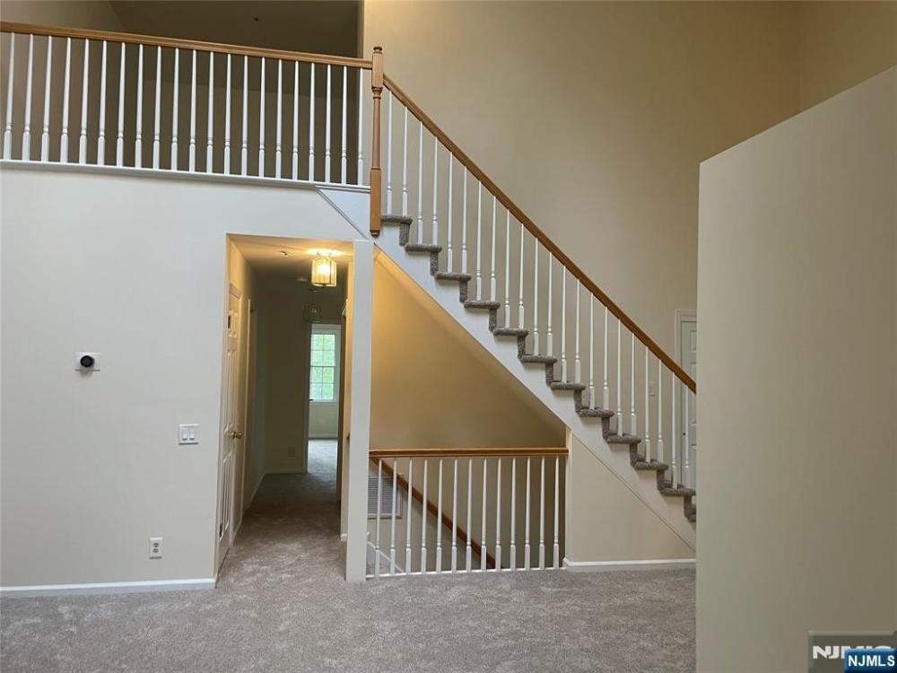Currently Displayed Property Photo
