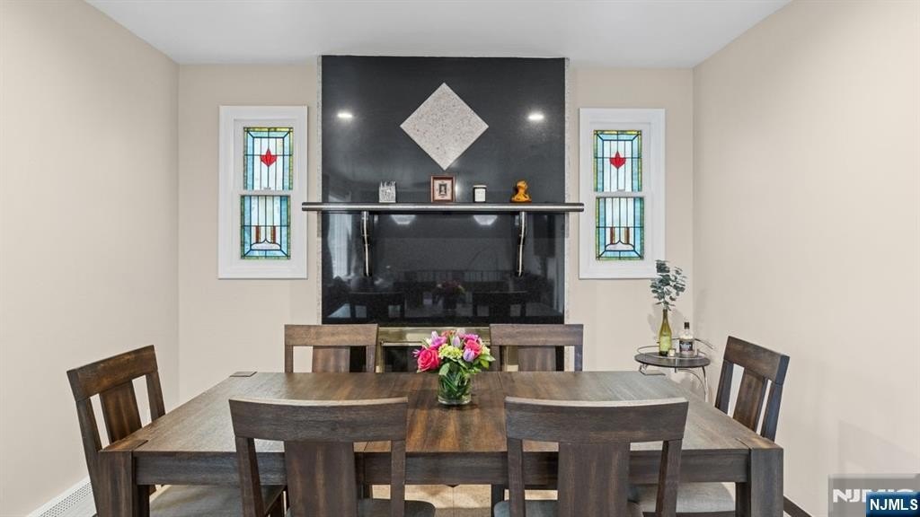 Currently Displayed Property Photo