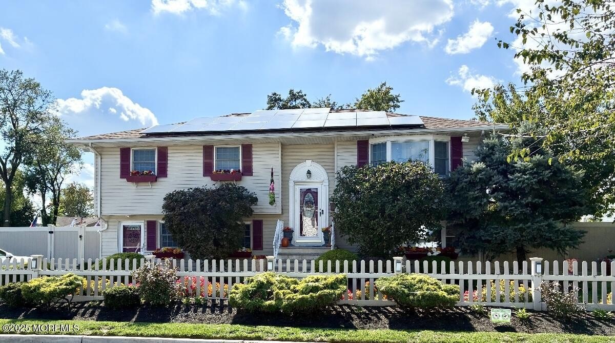 Currently Displayed Property Photo