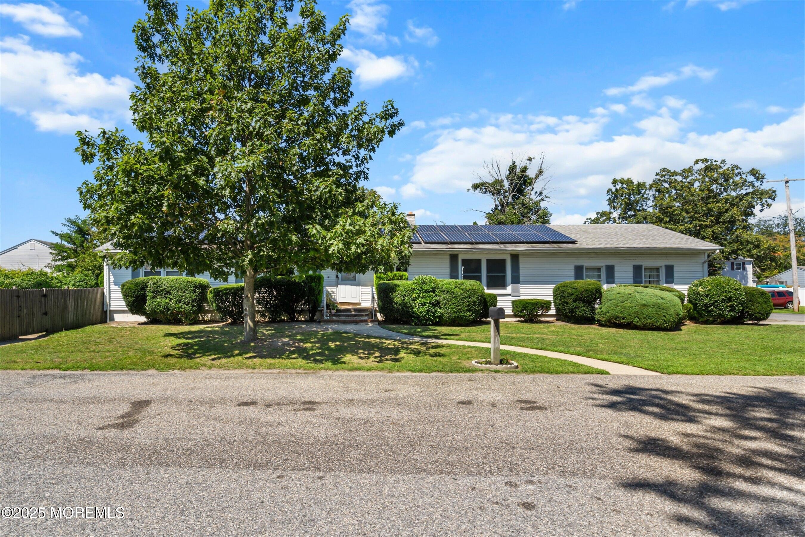 Currently Displayed Property Photo