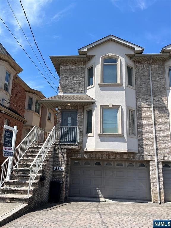 Currently Displayed Property Photo