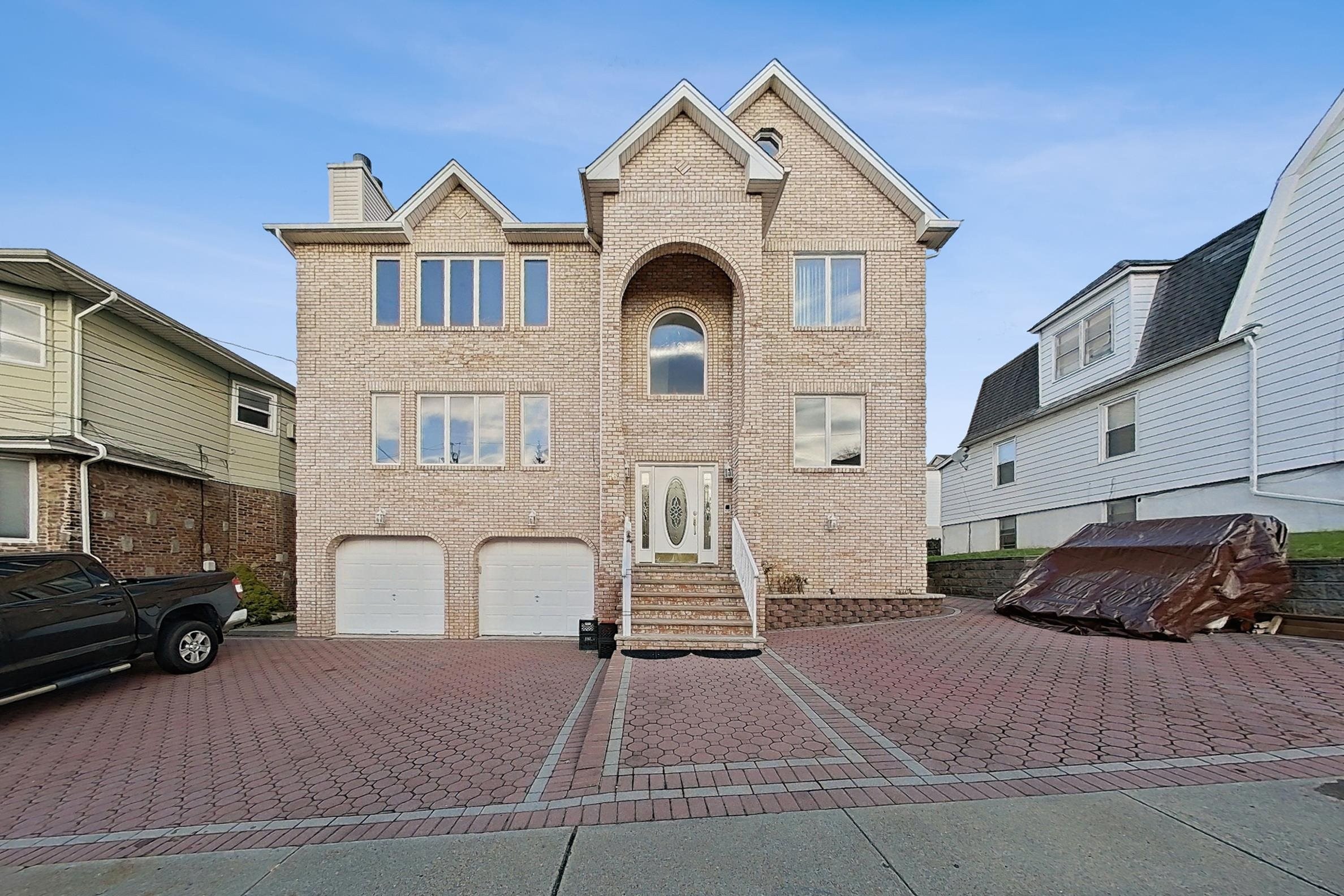 Currently Displayed Property Photo