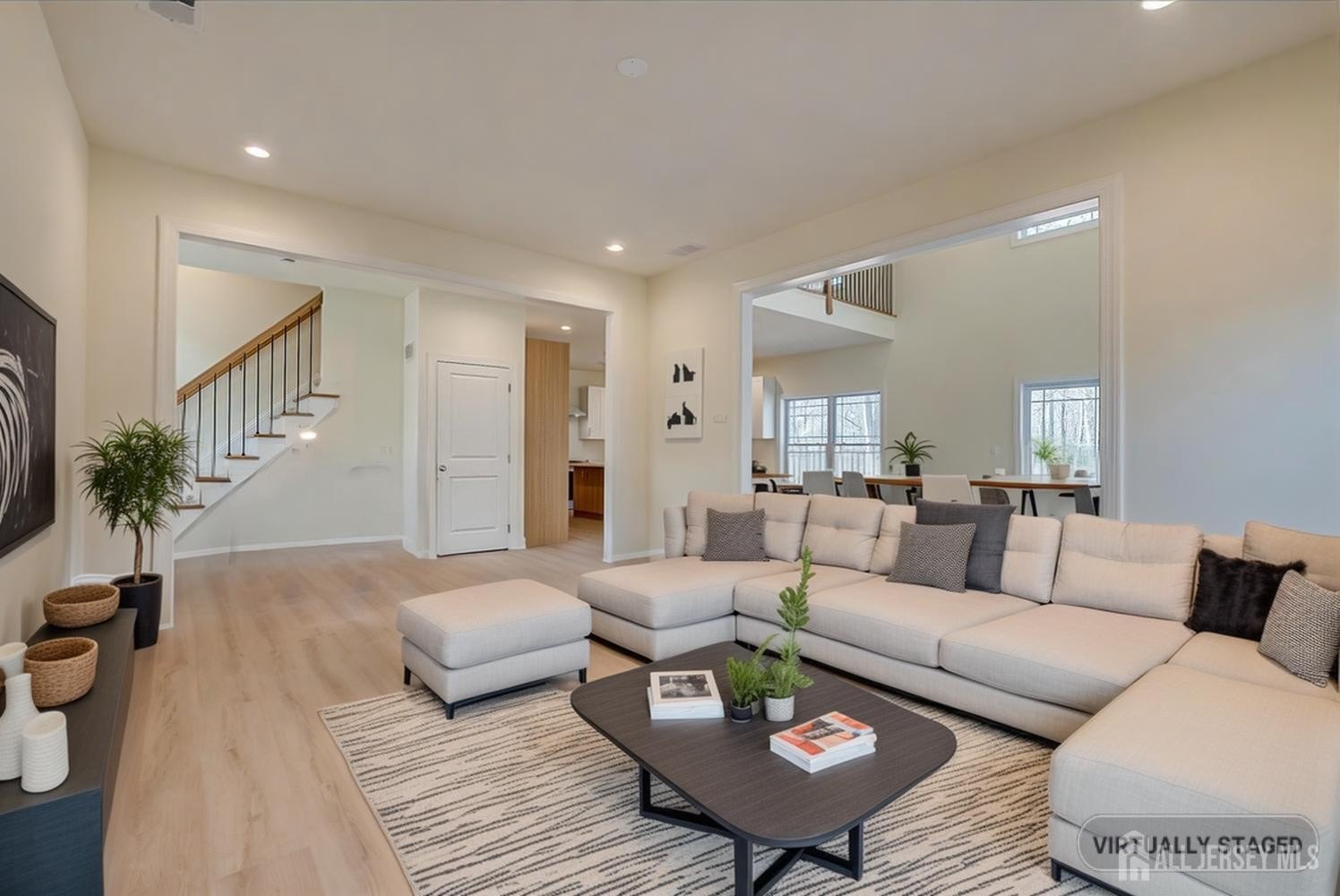 Currently Displayed Property Photo