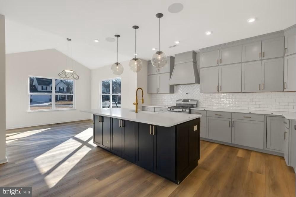 Currently Displayed Property Photo