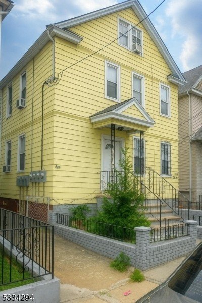 Currently Displayed Property Photo