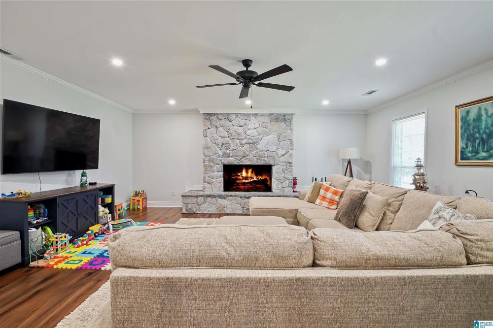 Currently Displayed Property Photo