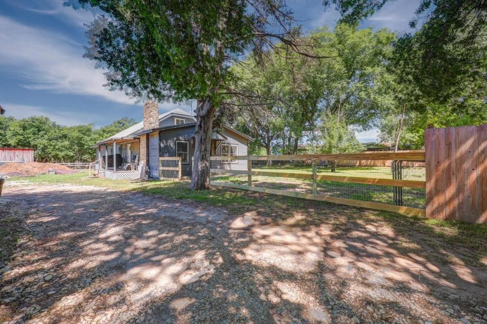 Currently Displayed Property Photo