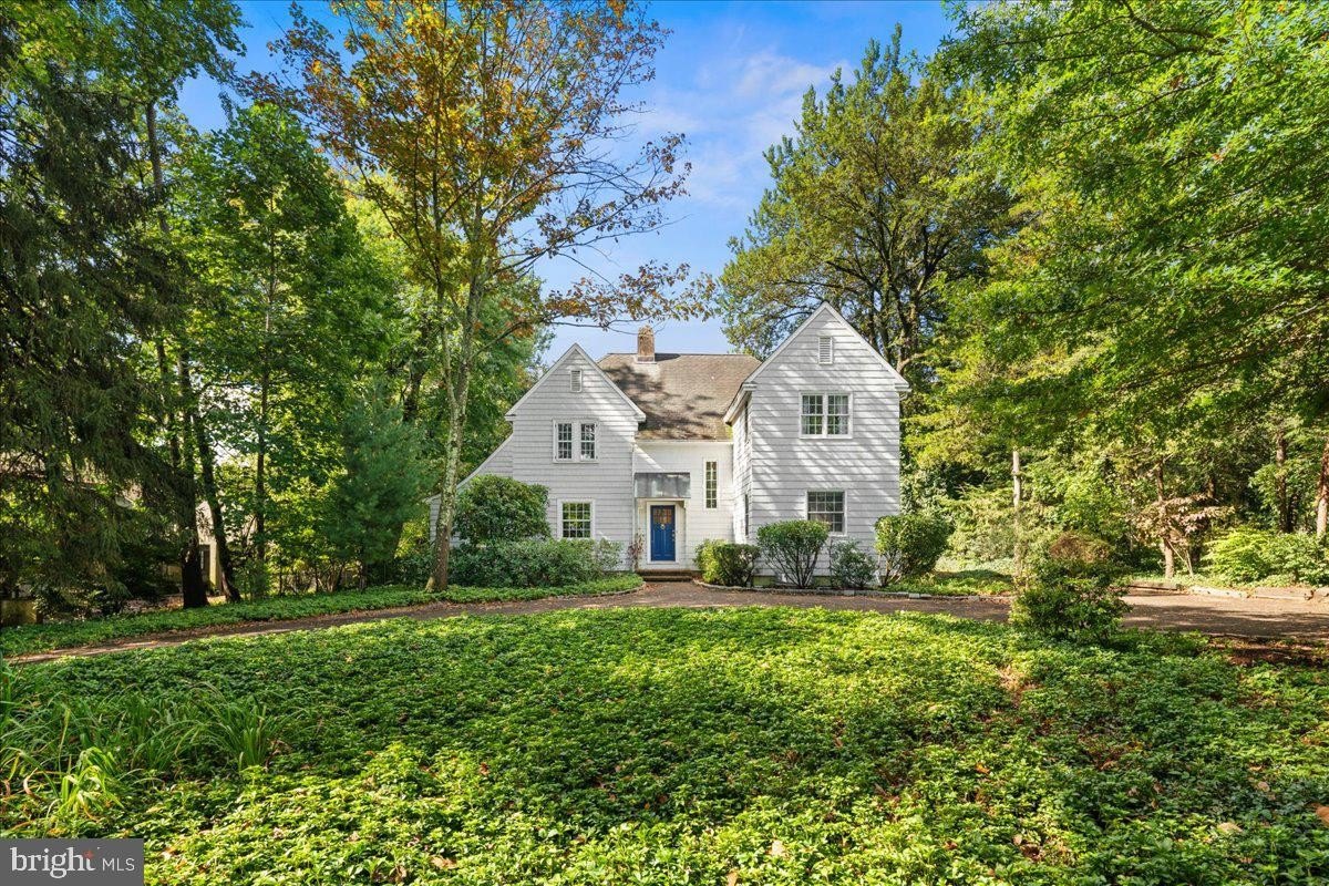 Currently Displayed Property Photo