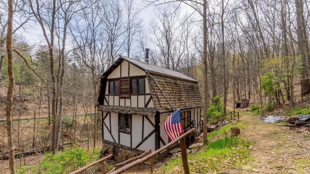 Currently Displayed Property Photo